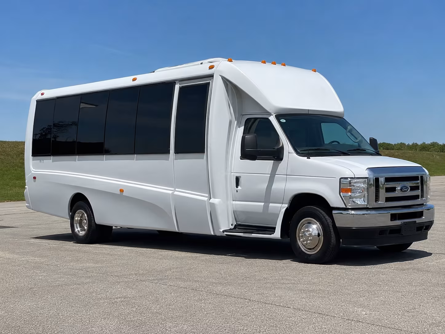 15 Passenger Party Bus Exterior