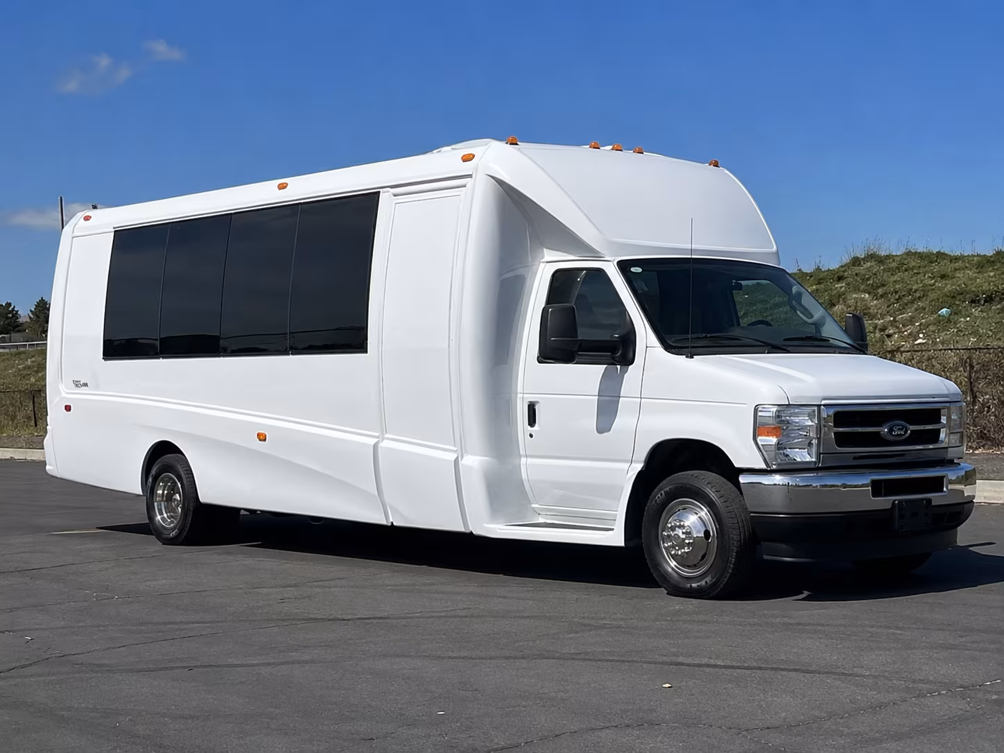 20 Passenger Party Bus Exterior